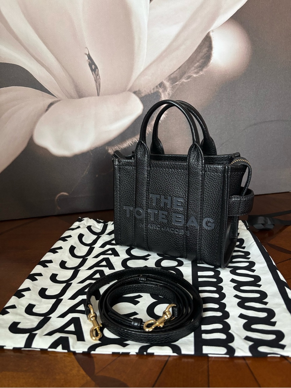 Marc Jacobs The Tote Bag Mini Leather Top-Handle in Black with Gold Hardware